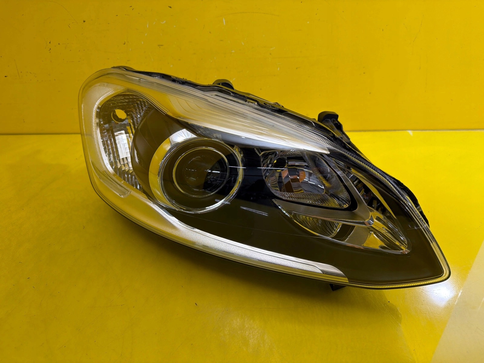 light right Volvo XC60 and Lift 2013- Xenon 31420250