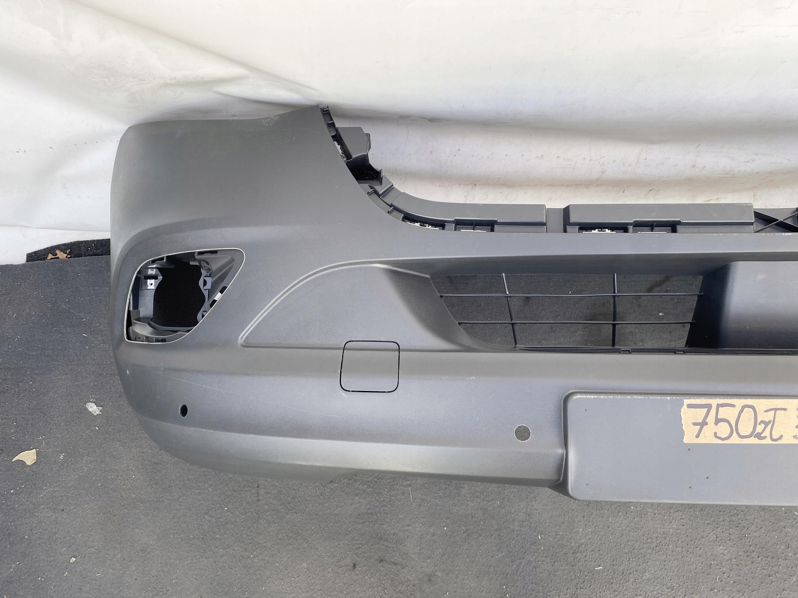 SPRINTER 907 910 17- front bumper original grey below fog lights and PDC