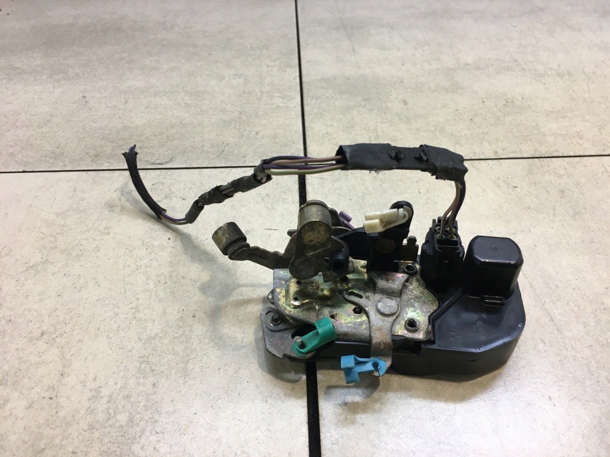 lock door left front VOYAGER IV 4 PIN