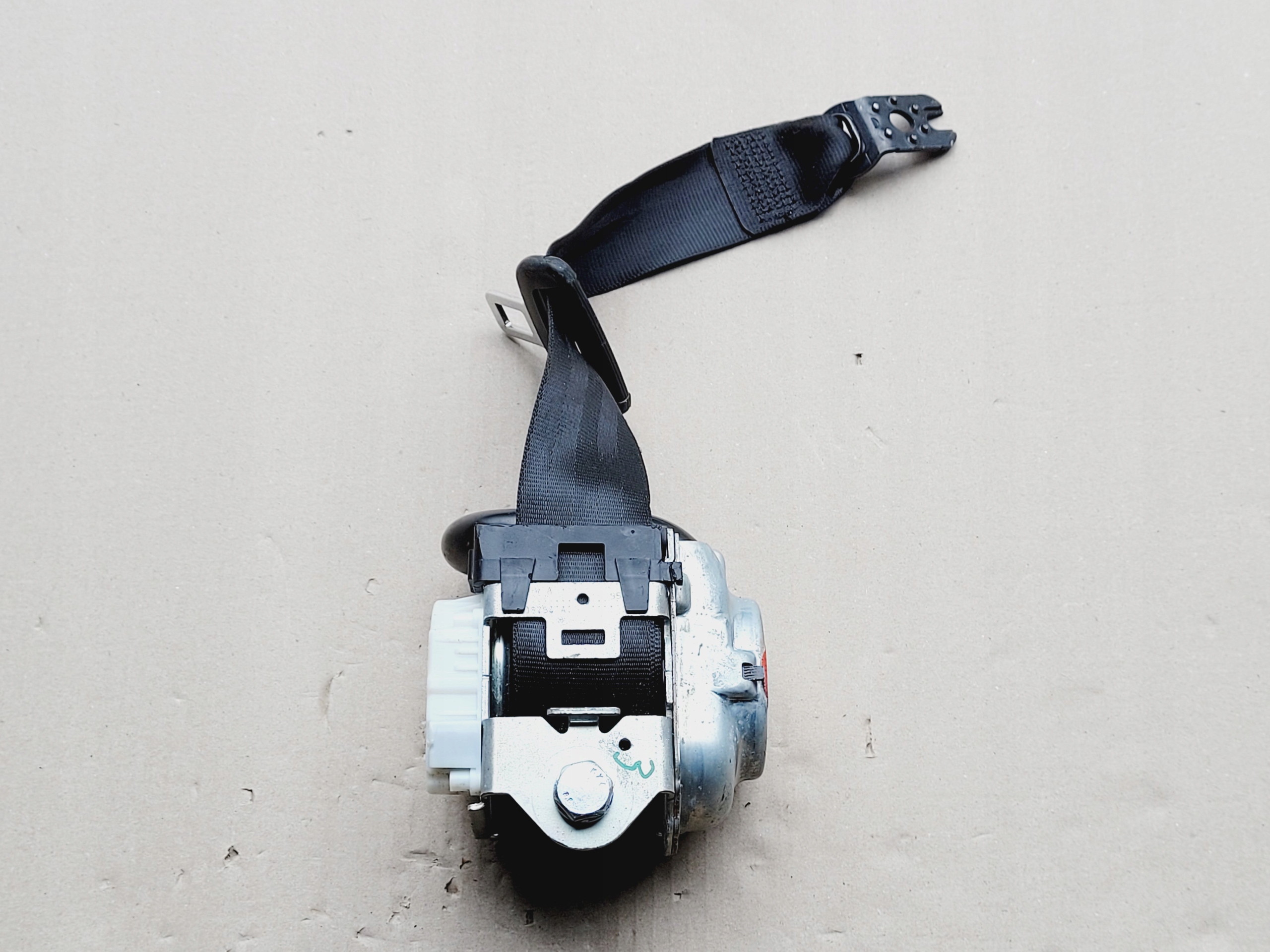 AUDI A4 Gurten Sicherheits heck rechts 8W0857806B
