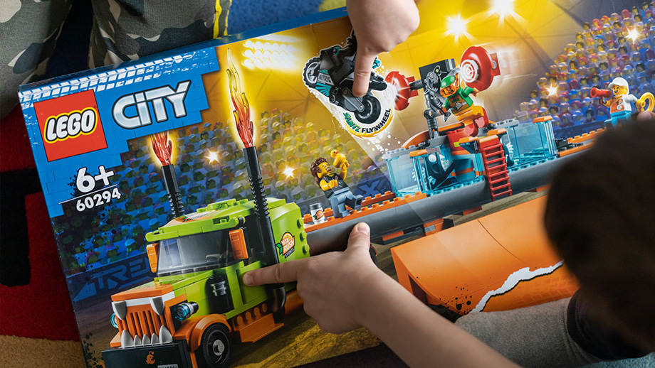 LEGO City: Kaskadérske auto je súprava pre deti vo veku 6+