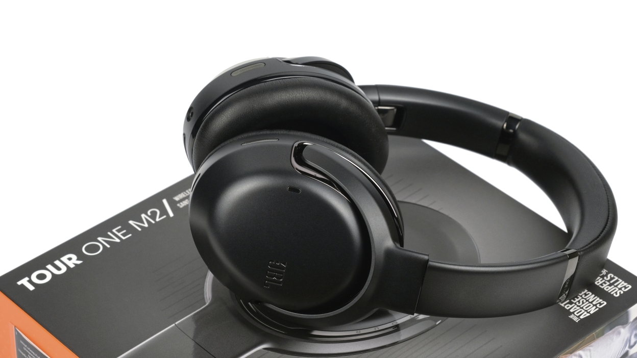 Testowałem JBL Tour One M2 i te funkcje mnie zaskoczyły. ANC