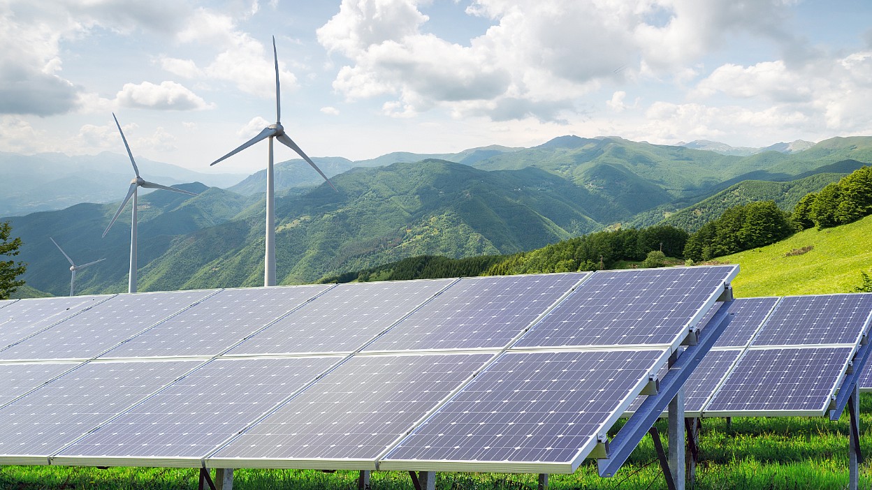 Solárne panely alebo veterný mlyn – aký je najlepší spôsob získavania energie?