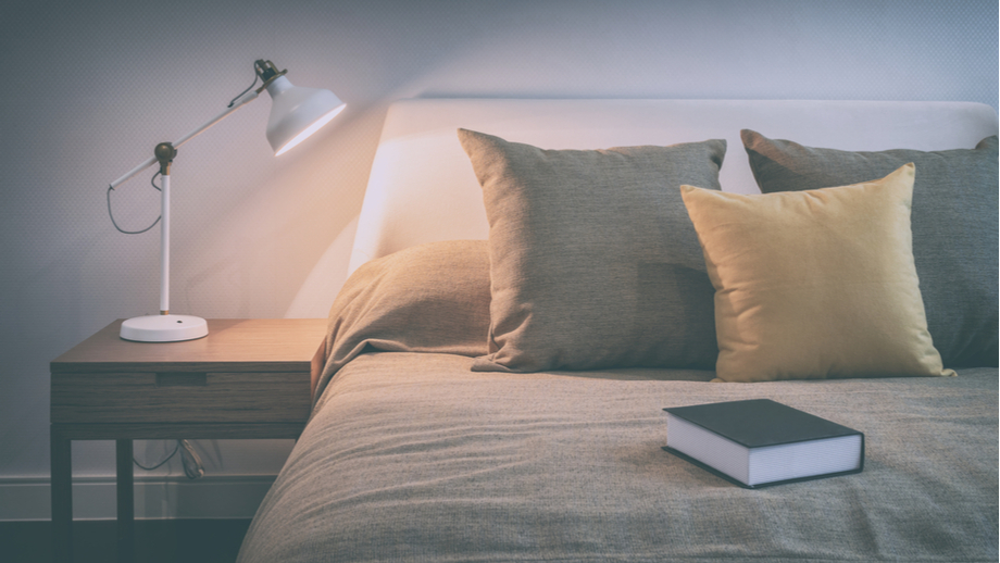 Wybieramy lampkę do czytania w łóżku – na co zwrócić uwagę?