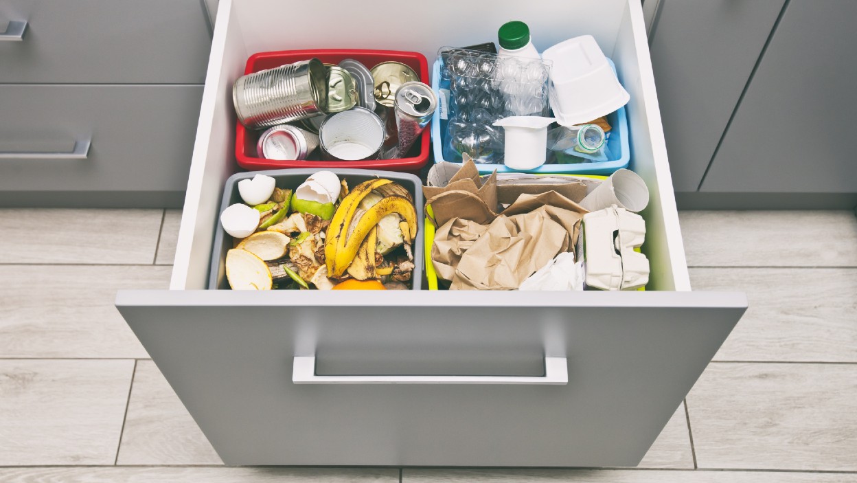 Segregacja odpadów i recykling – aktualne wytyczne prawne dla osób prywatnych, firm i spółdzielni mieszkaniowych