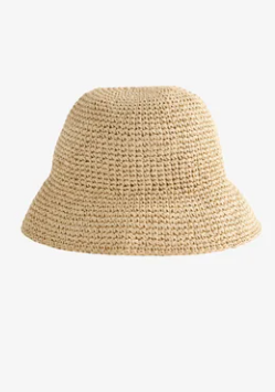 Rekomendowane zdjęcie: jedno ujęcie słomkowego kapelusza z przodu.