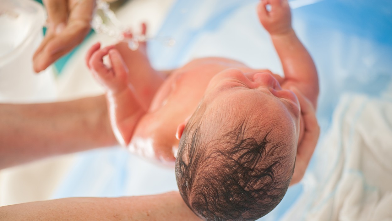 Pierwsza kąpiel noworodka - praktyczne porady - Allegro.pl
