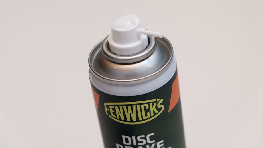 Test odtłuszczacza do tarcz hamulcowych FENWICK’S Disc Brake Cleaner
