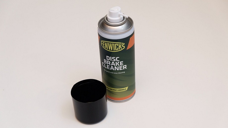 Test odtłuszczacza do tarcz hamulcowych FENWICK’S Disc Brake Cleaner