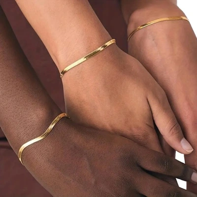 niezalecane zdjęcie – przedstawia produkt na modelach