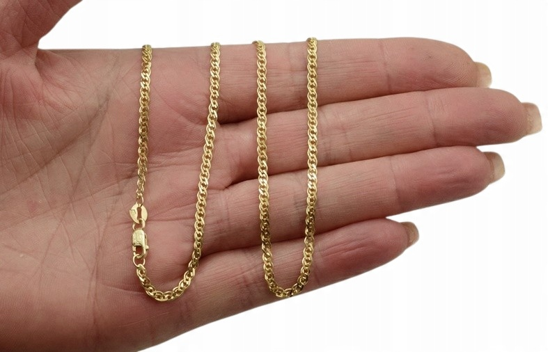 niezalecane zdjęcie – prezentuje produkt na dłoni