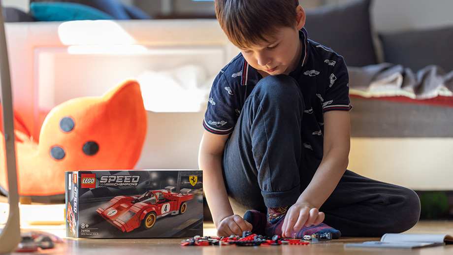 Stavba auta Ferrari pre LEGO Speed Champions