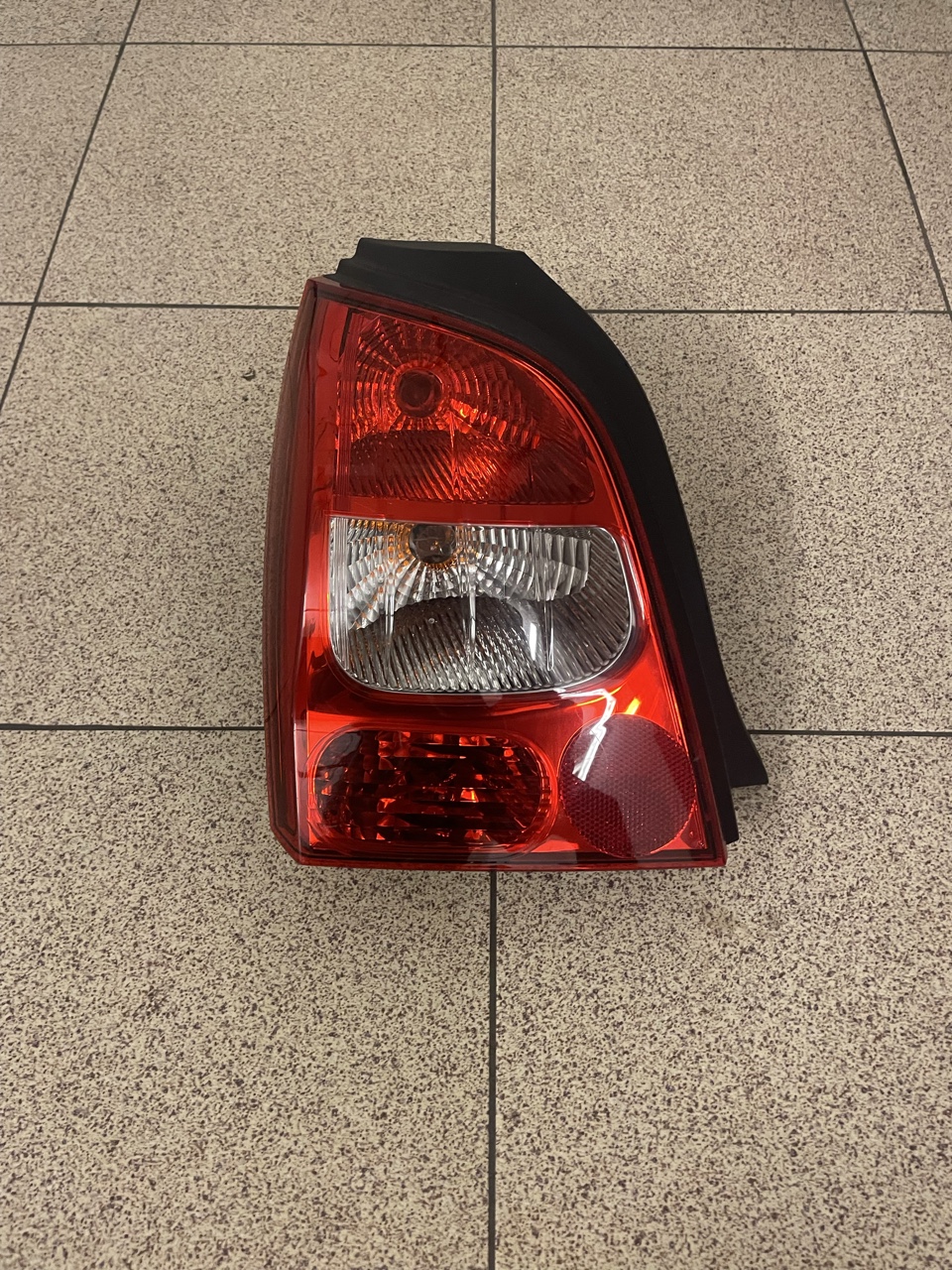 ФАРА ЛІВА ЗАД 8200387888 RENAULT TWINGO II 