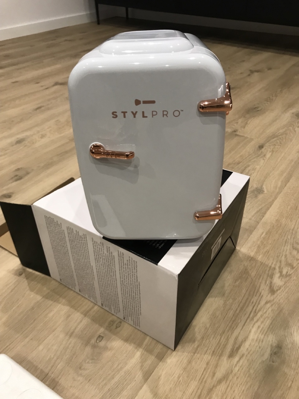 Lodówka do kosmetyków StylPro Beauty Fridge Poręba Spytkowska Kup teraz na Allegro Lokalnie