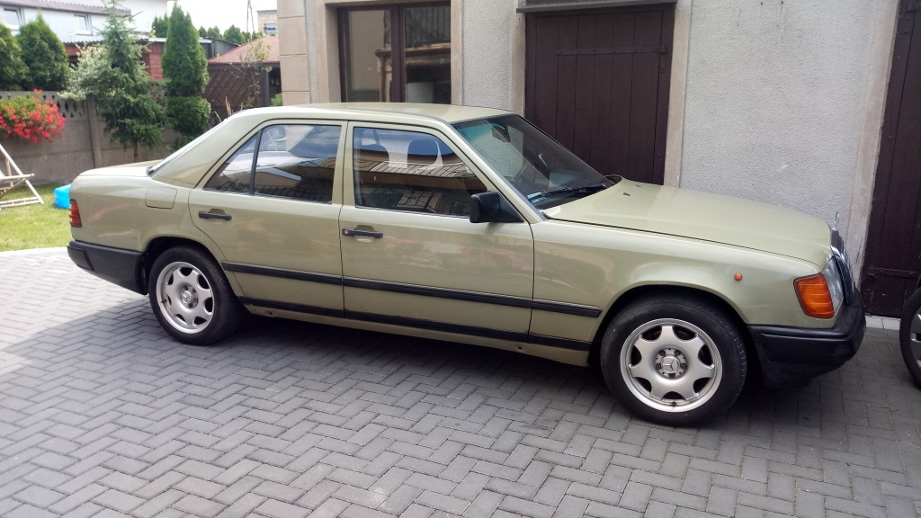 Mercedes W124 1986 Rok Wąska Listwa Bez Rdzy | Gostyń | Ogłoszenie Na Allegro Lokalnie