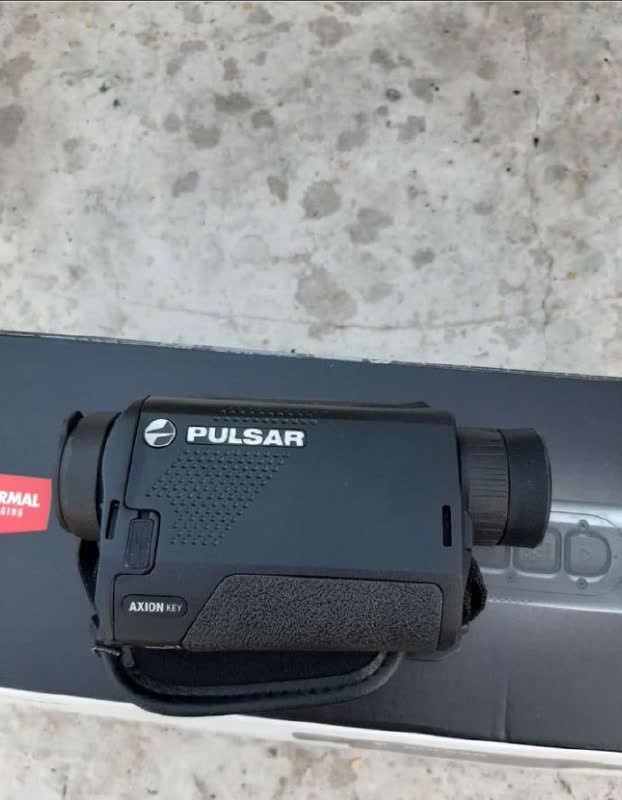 Тепловизор пульсар в пленке. Тепловизор axion key xm30. Pulsar axion key xm22. Сравнительная таблица тепловизор пульсар аксион xq. Тепловизионный монокуляр pulsar.