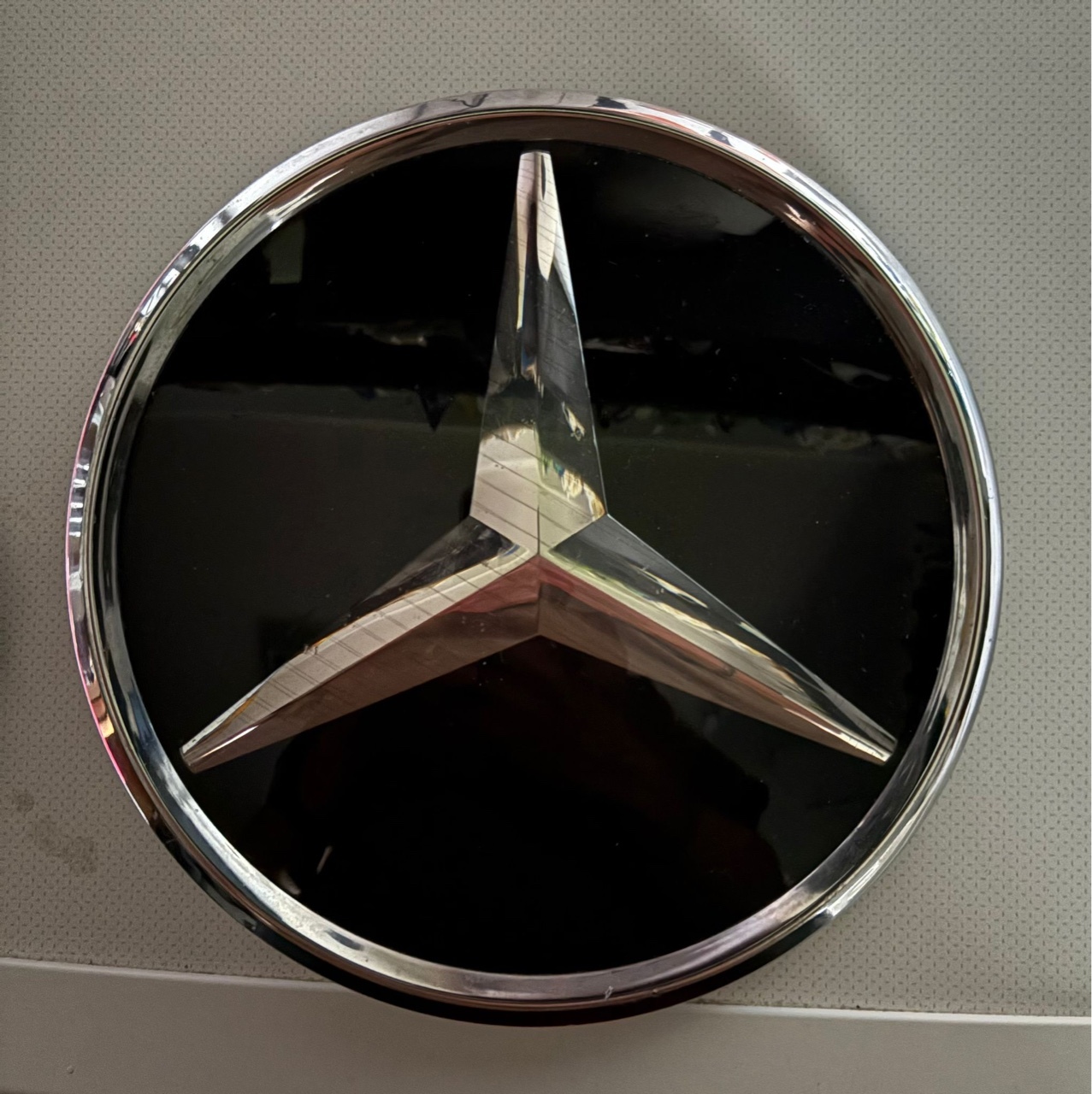 ЕМБЛЕМА MERCEDES 0008880500 