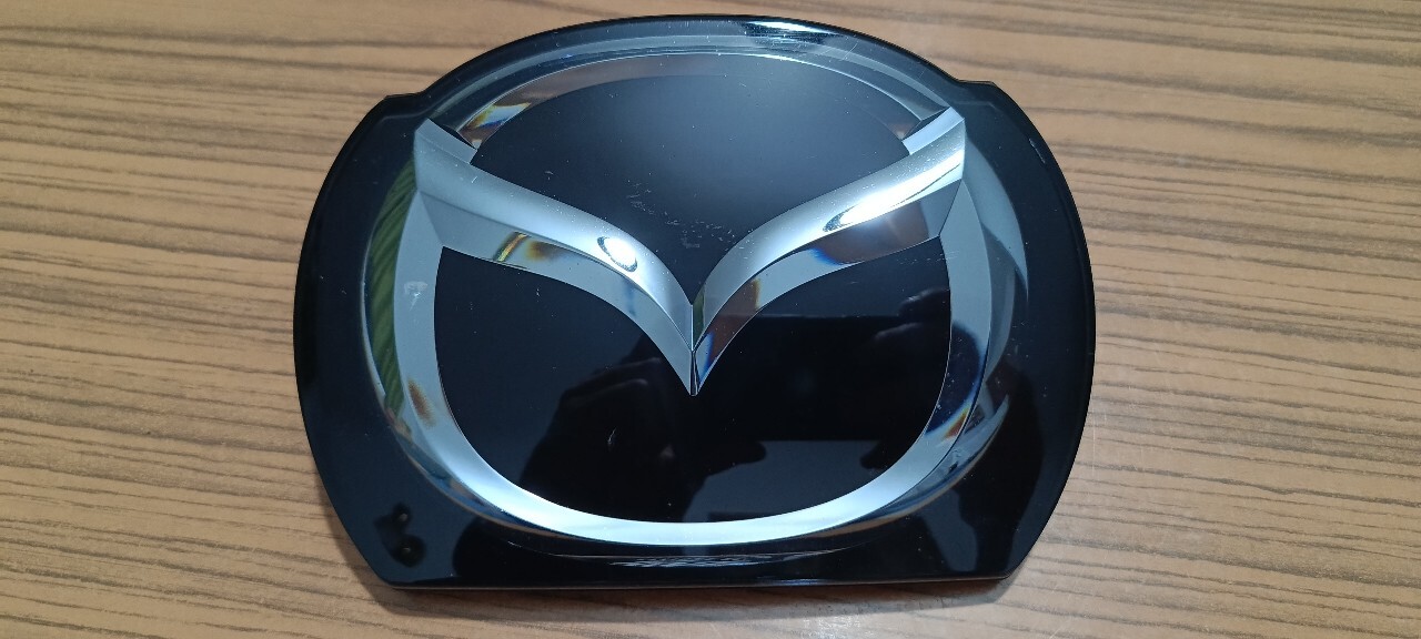 EMBLEMAT ZNACZEK LOGO POD RADAR MAZDA 3 B45F51731 | Lublin | Kup teraz ...