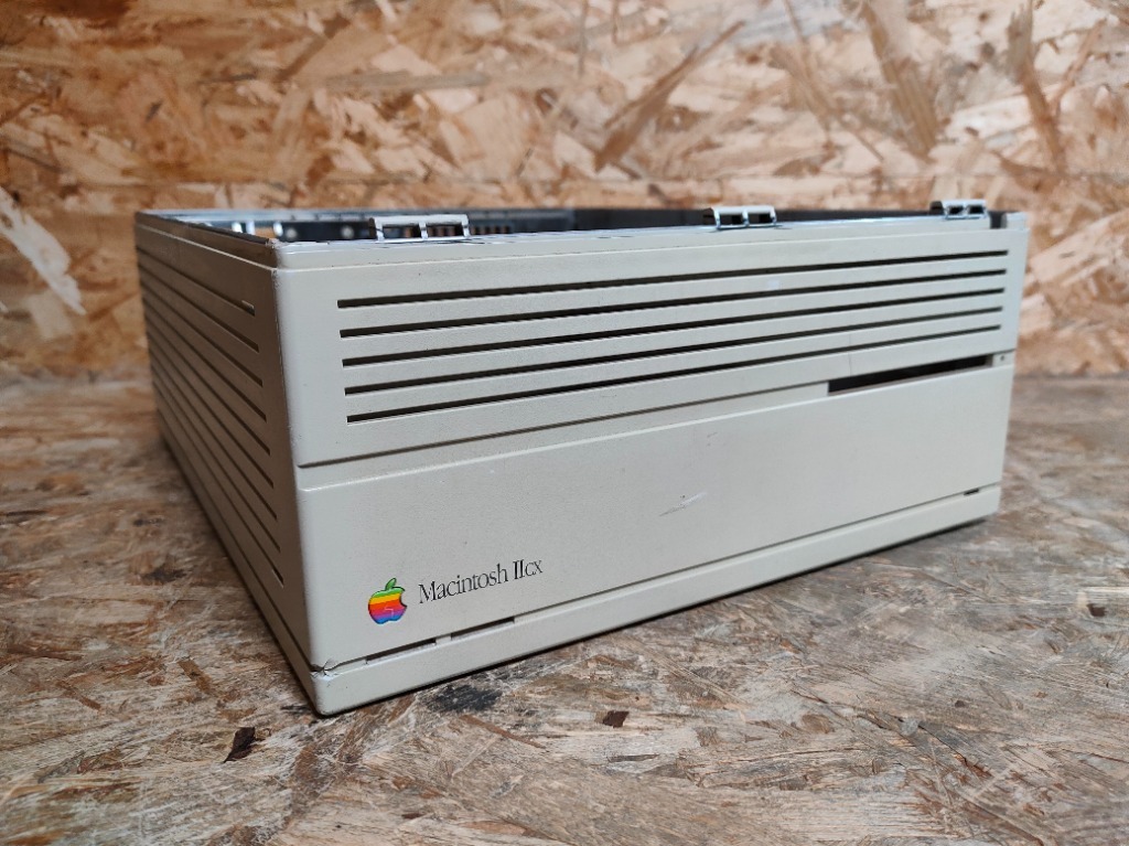 新品 90年代 ビンテージ 初期 Apple アップル コンピューター バッチ ファイル:Apple Museum (Prague) Macintosh 128K (1984) - 1.jpg