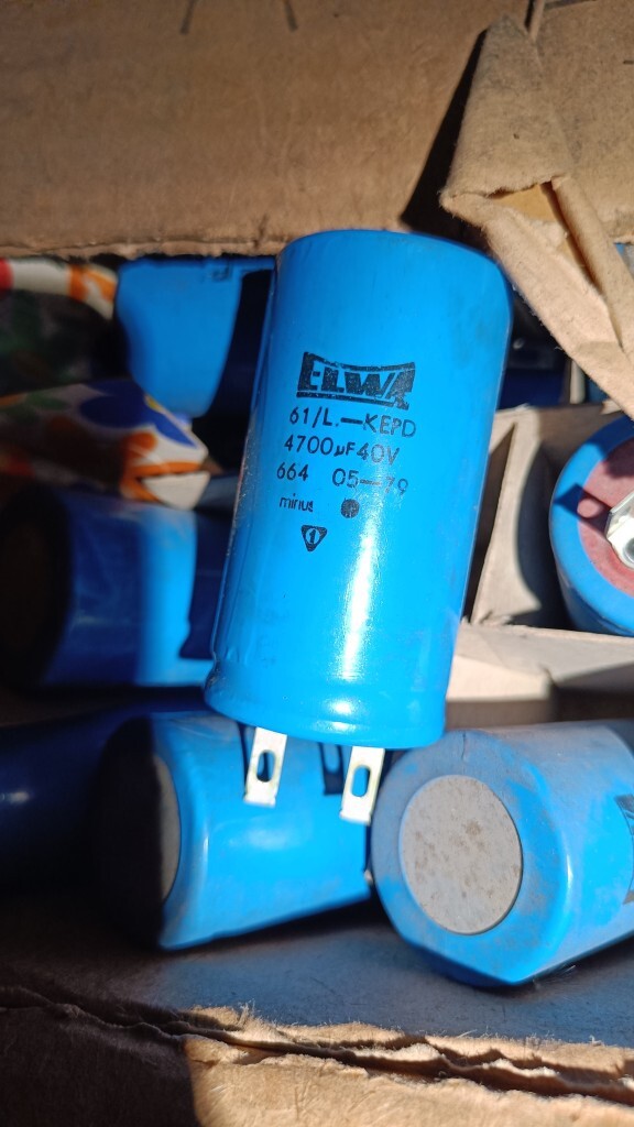 Kondensator elektrolityczny 4700 uF 40V Elwa 10szt | Milanówek | Kup ...