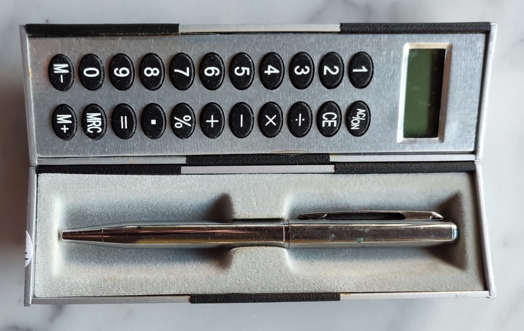 gadżet reklamowy kalkulator z logo CU + długopis Konin Licytacja