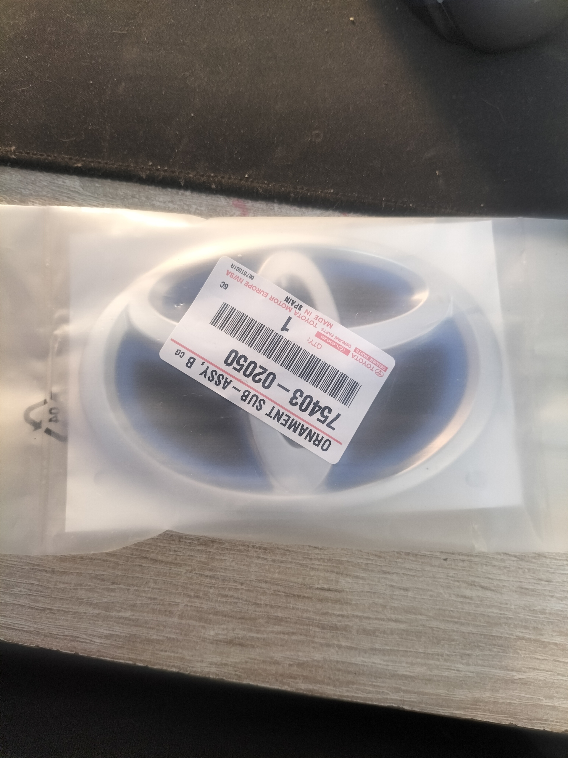 ЗНАЧОК ЛОГОТИП TOYOTA 75403-02050 