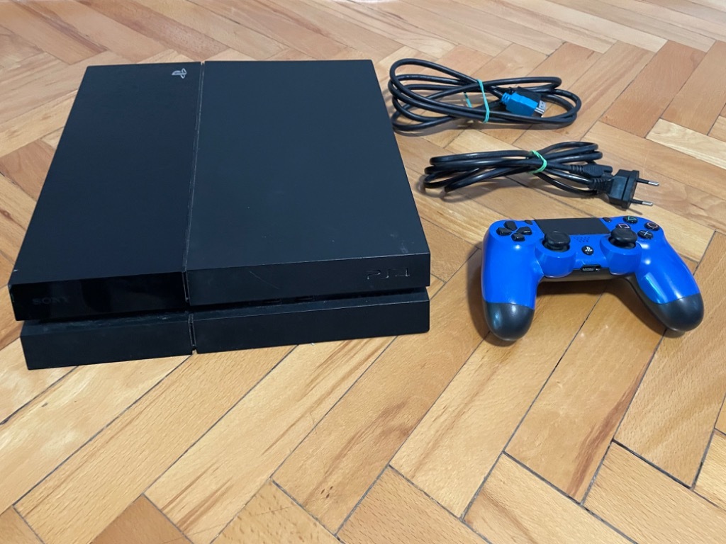 PlayStation 4 + Pad + Kable Radom Kup teraz na Allegro Lokalnie