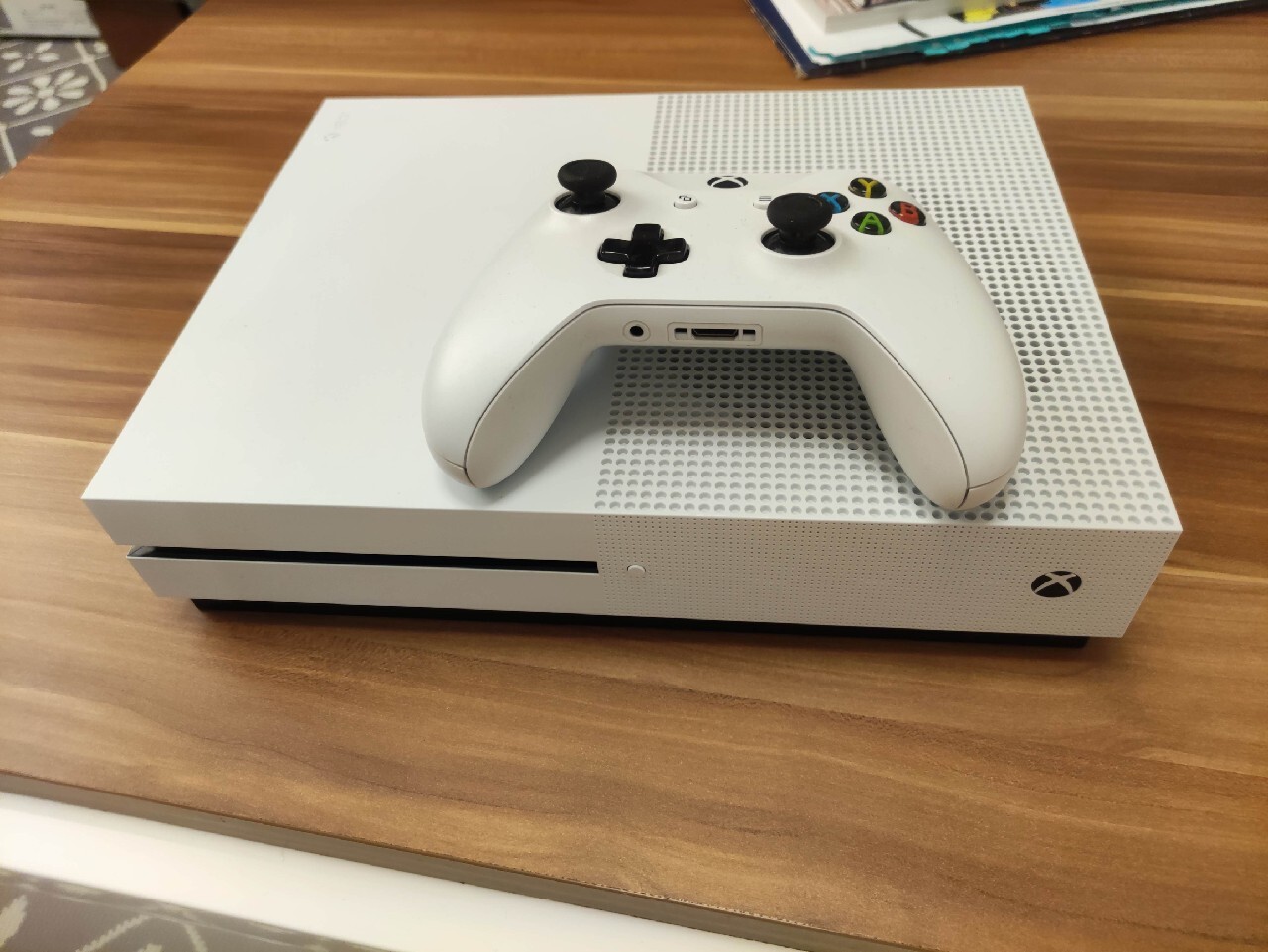 Konsola XBOX ONE S 1TB z napędem Kościerzyna Licytacja na Allegro
