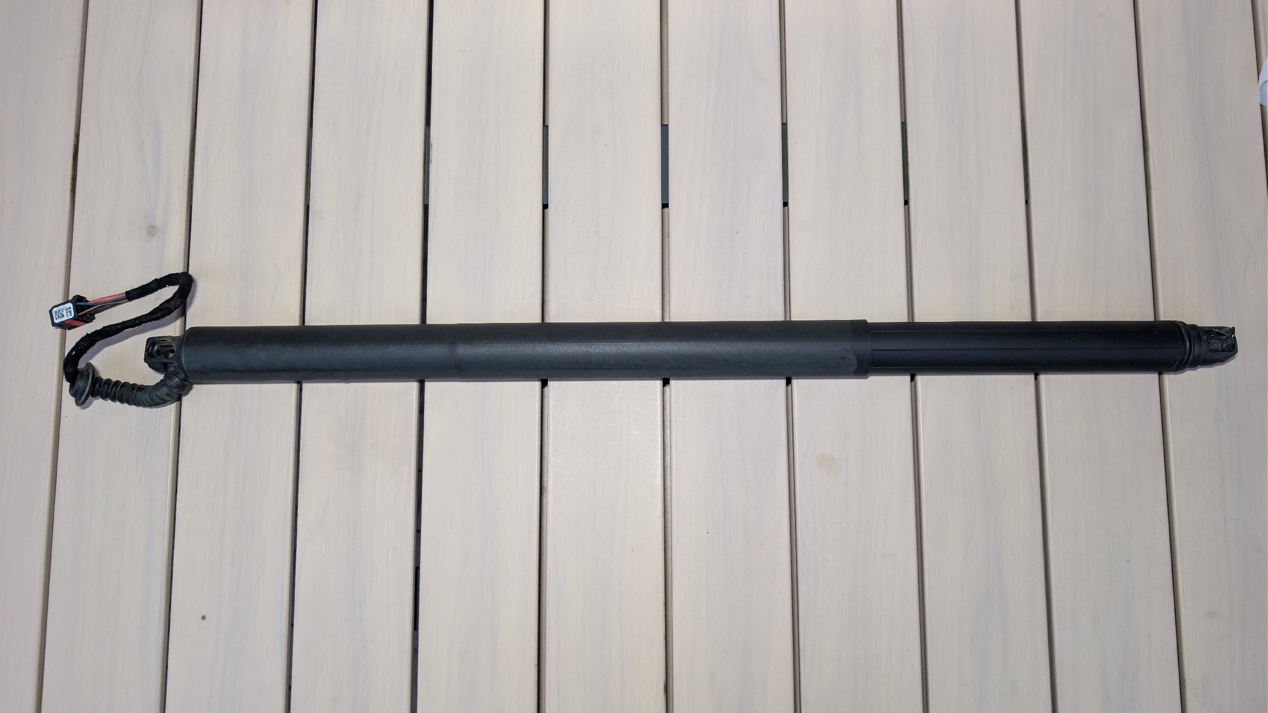 СЕРВОПРИВІД OE 3V9827852B ПРАВИЙ КРИШКИ БАГАЖНИКА БАГАЖНИКА SKODA SUPERB УНІВЕРСАЛ 