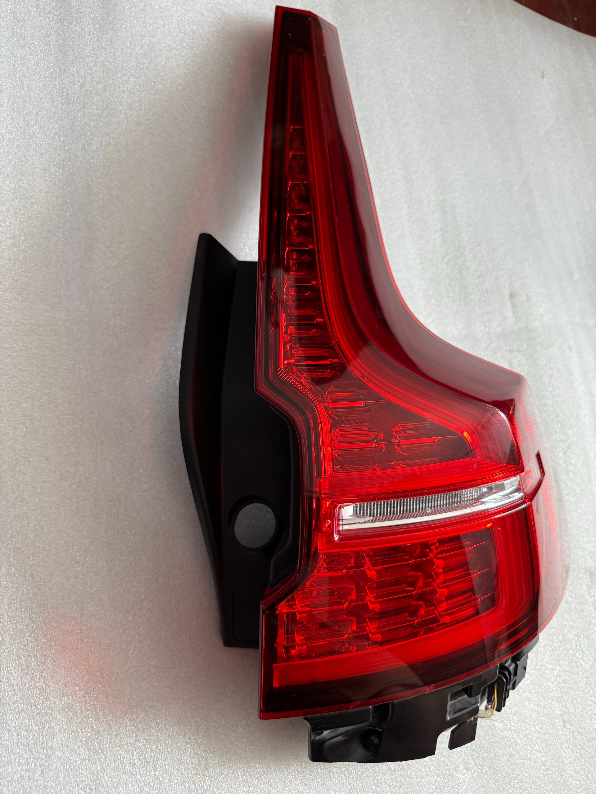ФАРА ПРАВА ЗАДНЯ КРИЛО VOLVO V60 II 18-22R OE 32291359 