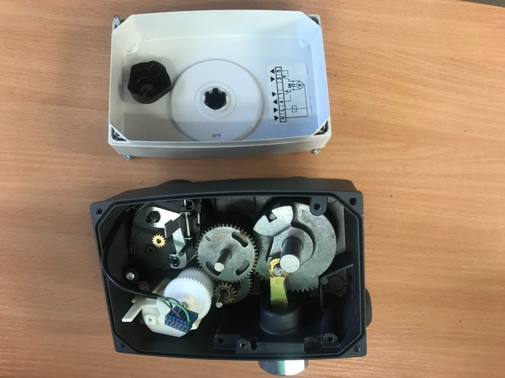 Silownik elektryczny Danfoss AMV 33 082G3013 | Plock | Licytacja na ...