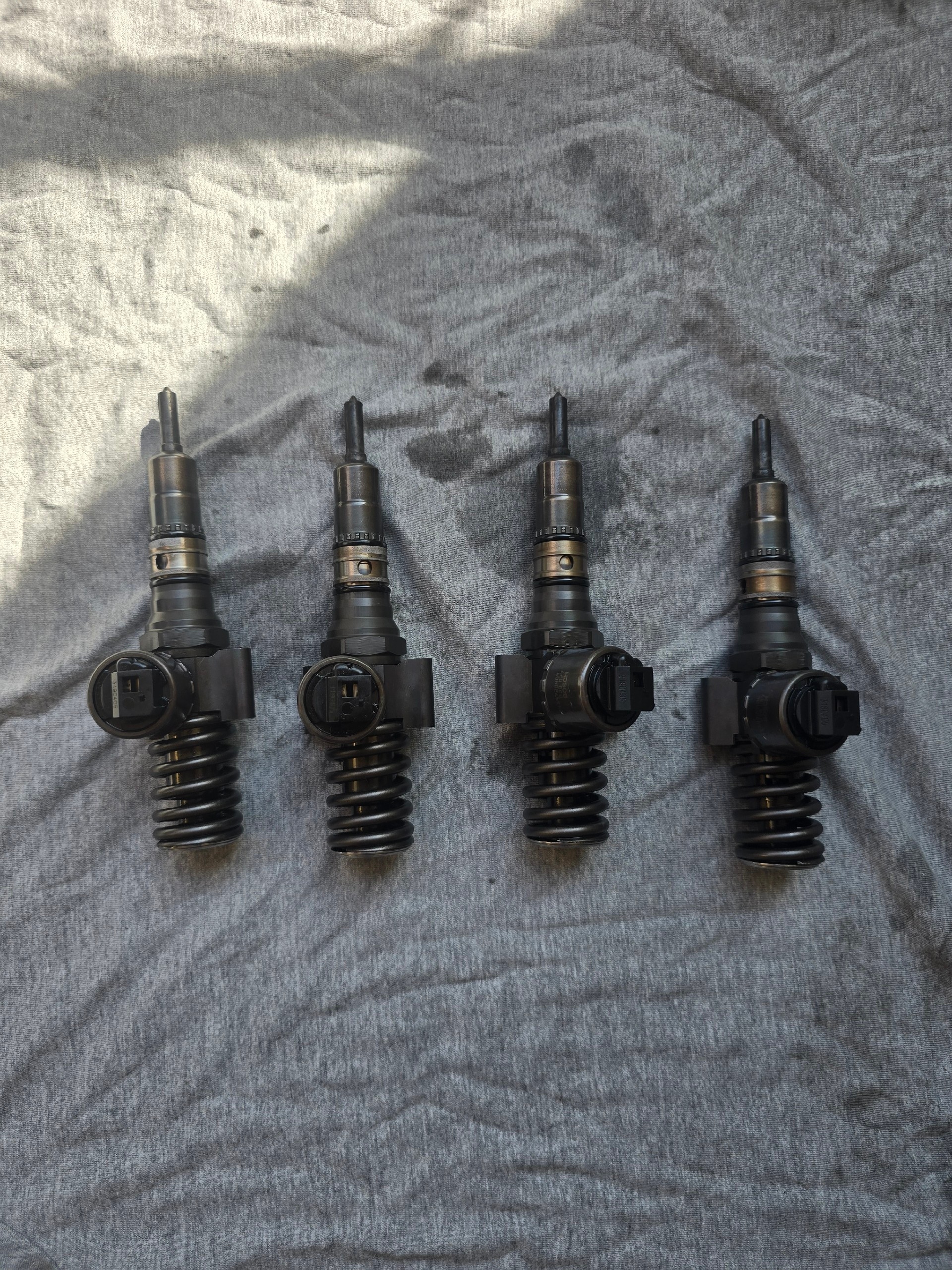 НАСОС-ФОРСУНКИ ПАСАТ 2.0TDI 03G130073G 