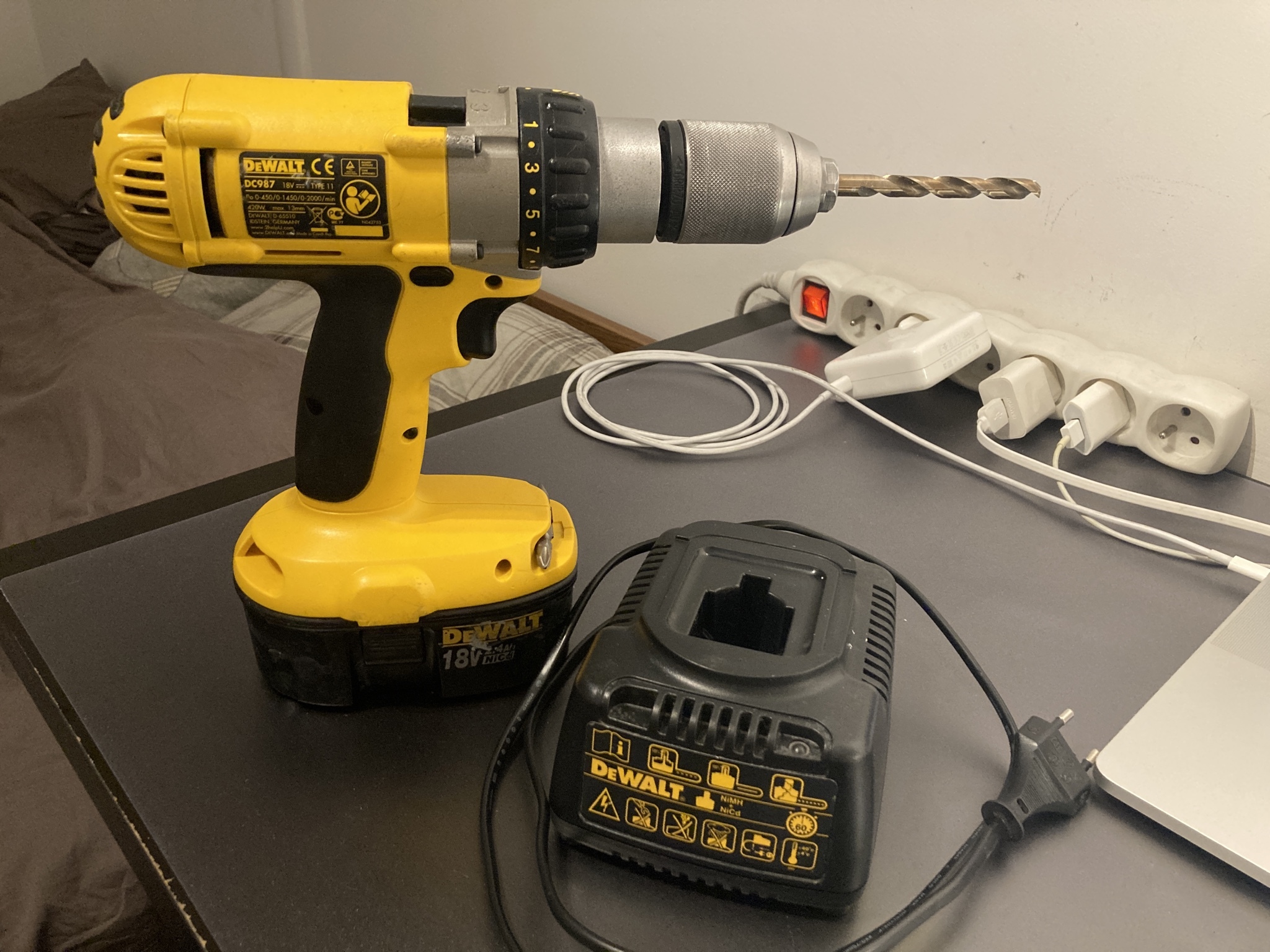 Dewalt dc987 deals