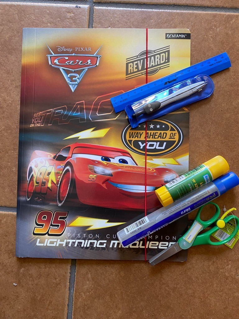 НАБІР: шкільний лайт, ножиці, МАШИНИ, ТРАНСЛЯЦІЯ, клей