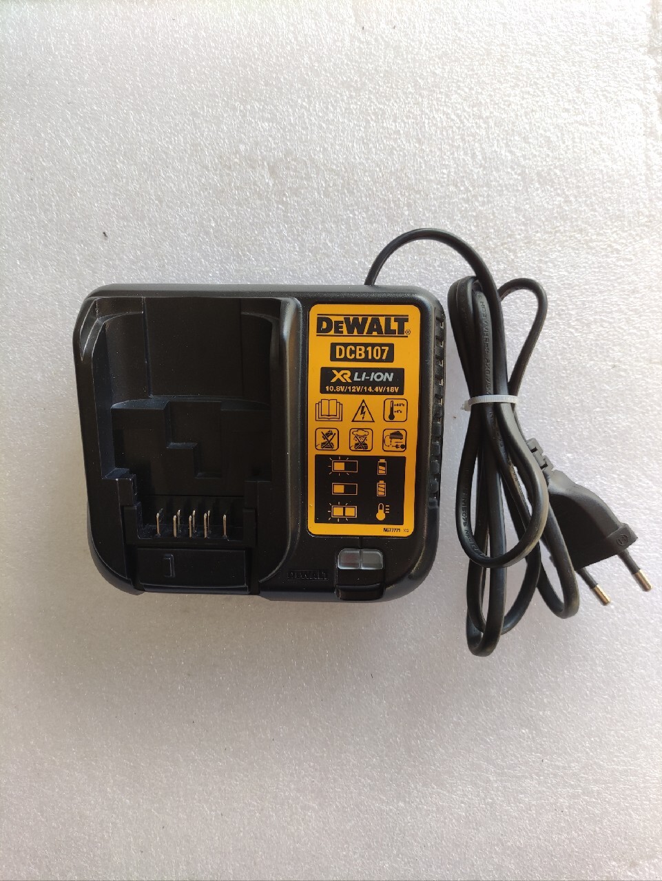 Ładowarka DeWalt DCB107 uszkodzona. | Lubanie | Kup teraz na Allegro ...