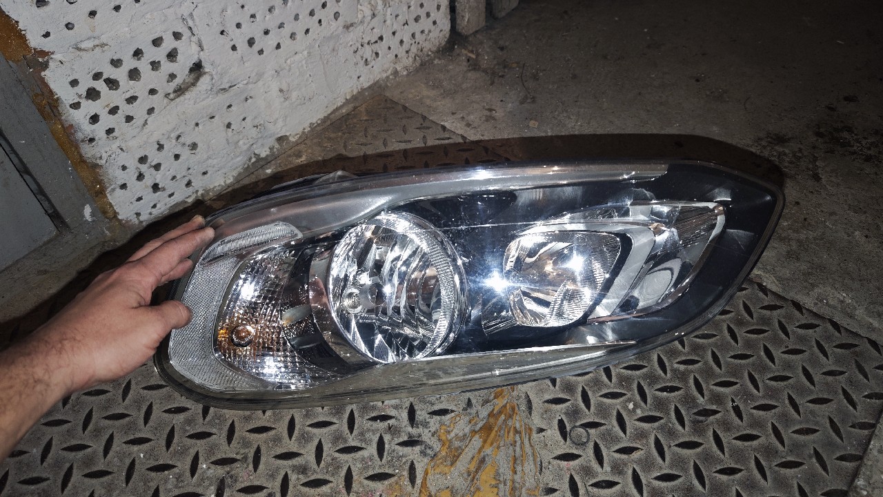 ФАРА ПЕРЕДНЯ VOLVO XC60 31420266 