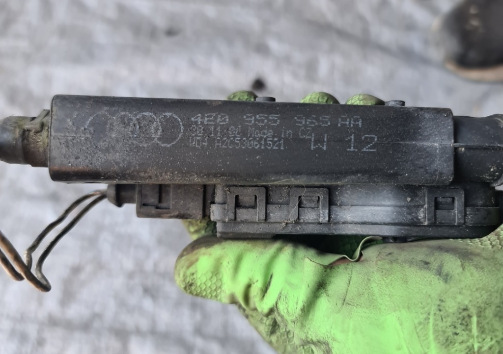 ОМИВАЧ AUDI A8 D3 4E0955965AA 