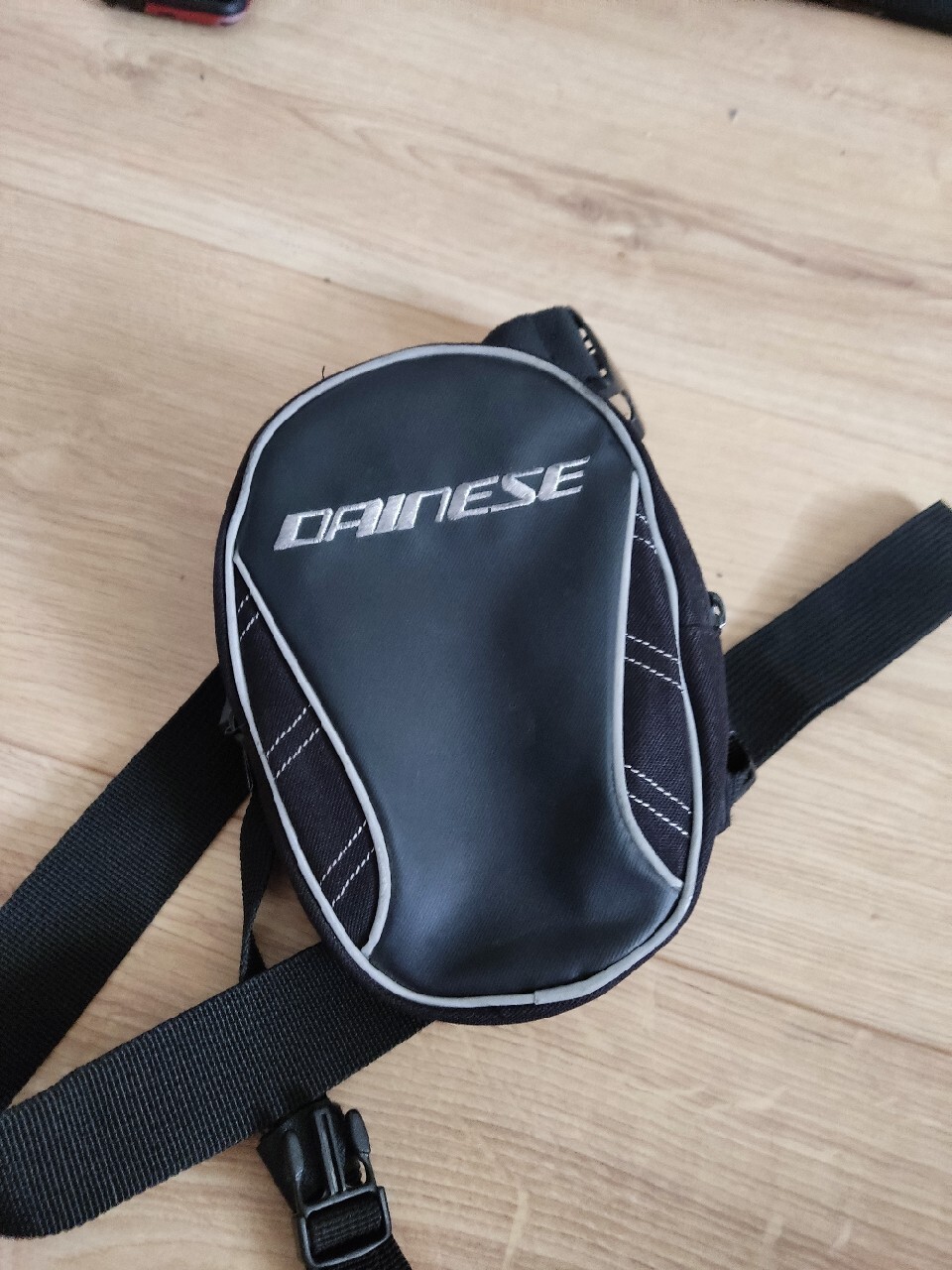 Dainese leg bag Nerka Torba oryginał Dębina Licytacja na Allegro