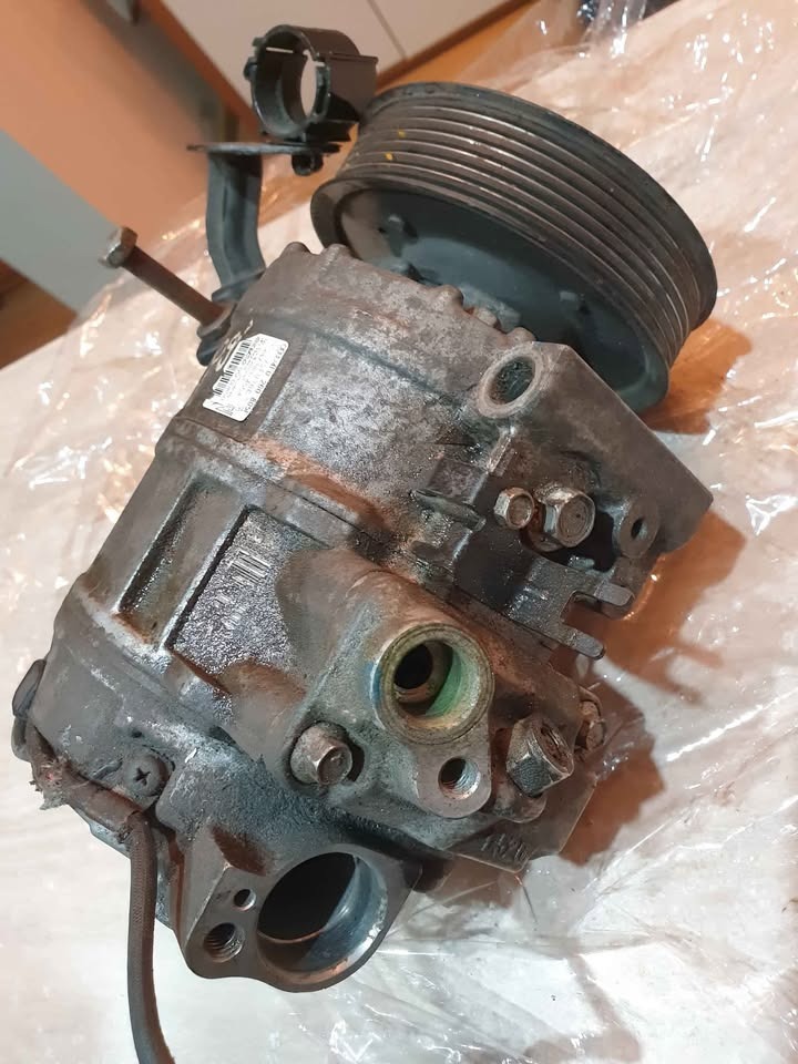КОМПРЕСОР КОНДИЦІОНЕРА AUDI A8 D3 4.2 4E0 260 805F 