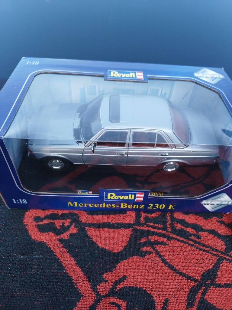 Norev 1/18 Mercedes 230 E (W124) 1991 Beige Métallisé – Collection B66040697