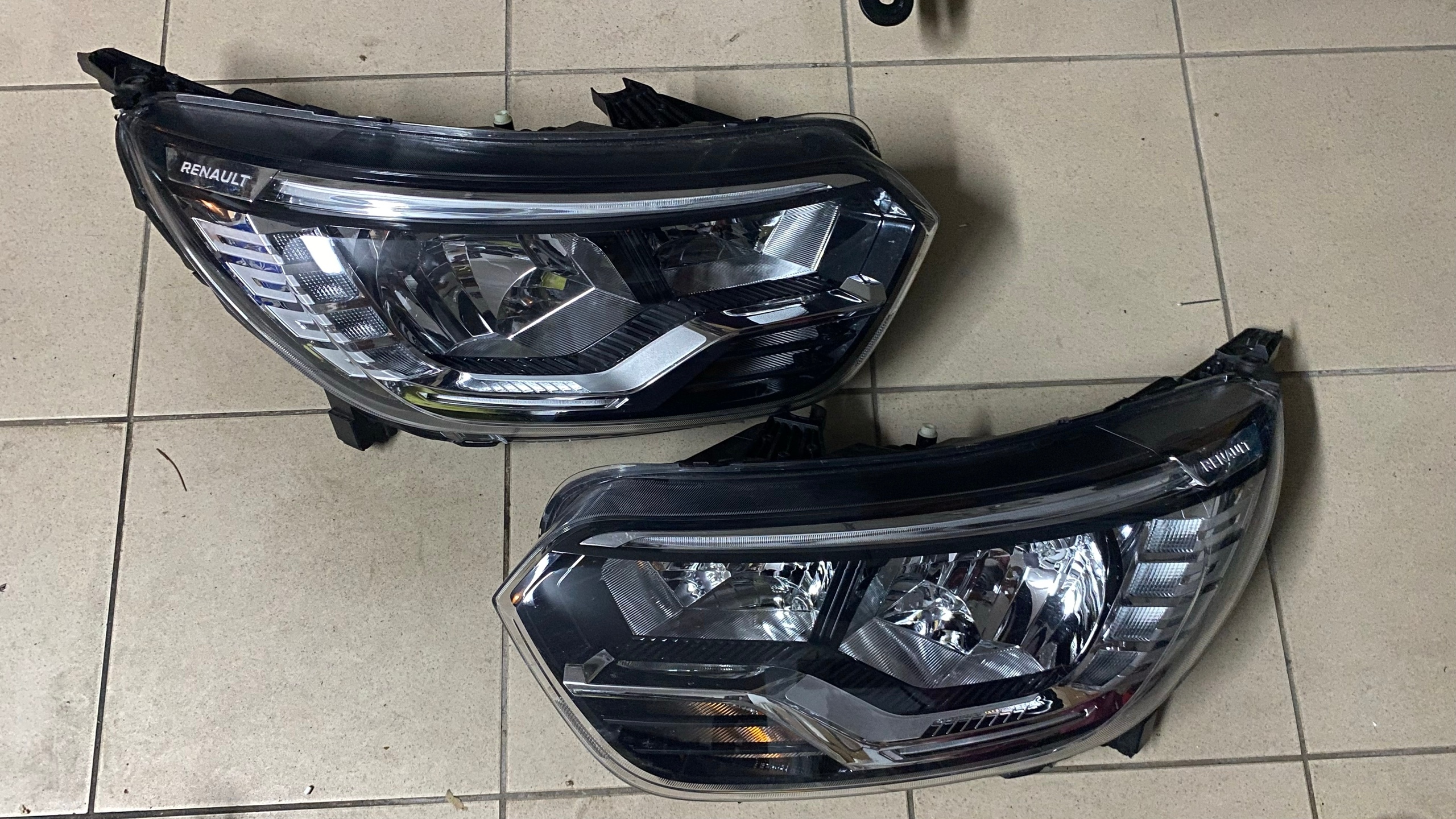 ФАРА ФАРА RENAULT KANGOO EXPRESS РЕШІТКА РАДІАТОРА РЕШІТКА 260600331R 260105660R 