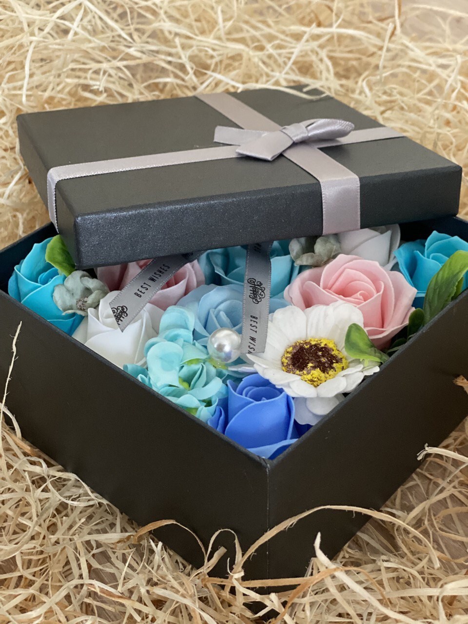 Zdjęcie oferty: Mydlane zapachowe róże w box prezent na walentynki