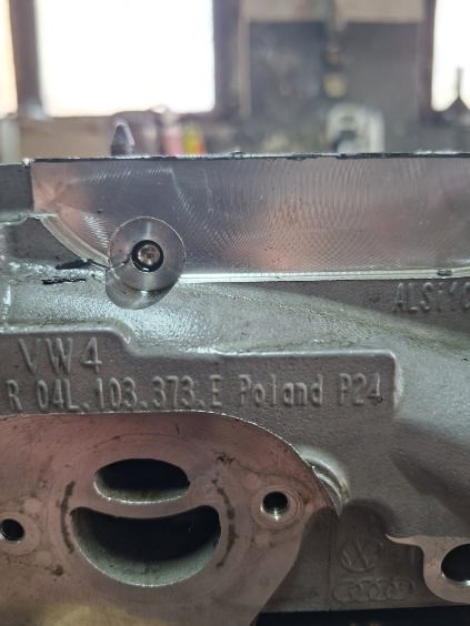ГОЛОВКА AUDI 2.0TDI КОД ДВИГУНА CSU 04L 103 373 E 