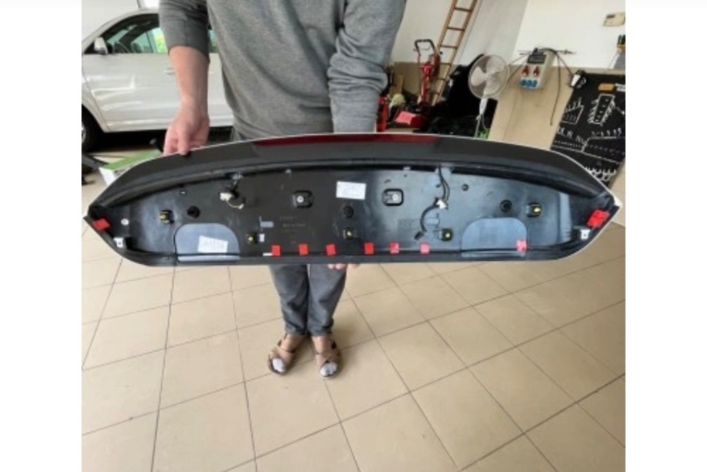 AUDI Q3 8U0827933 LB9A СПОЙЛЕР СПОЙЛЕР ФАРА СТОПУ 