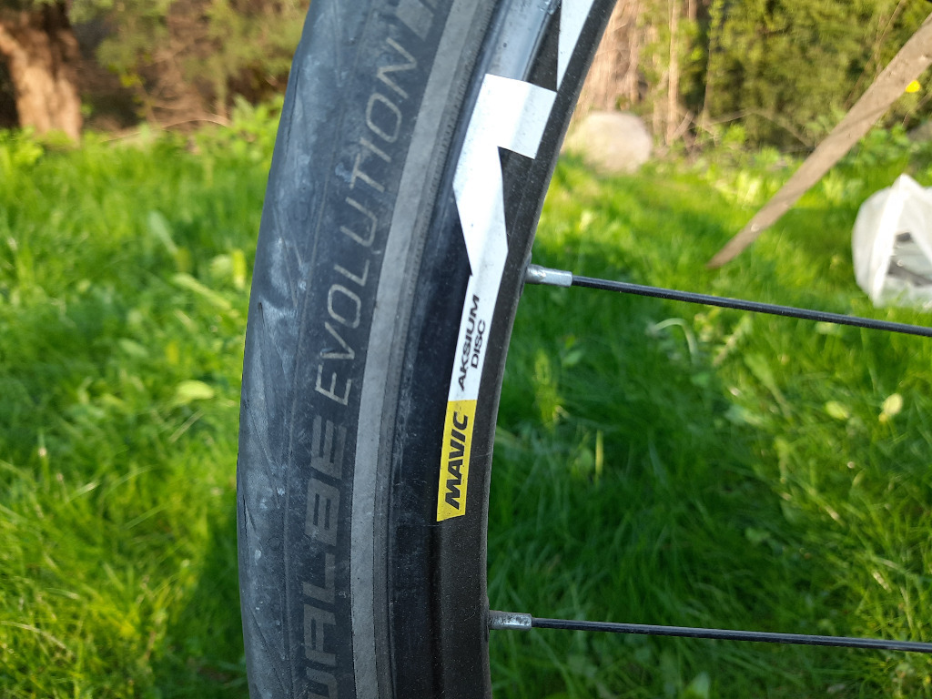 mavic aksium for gravel