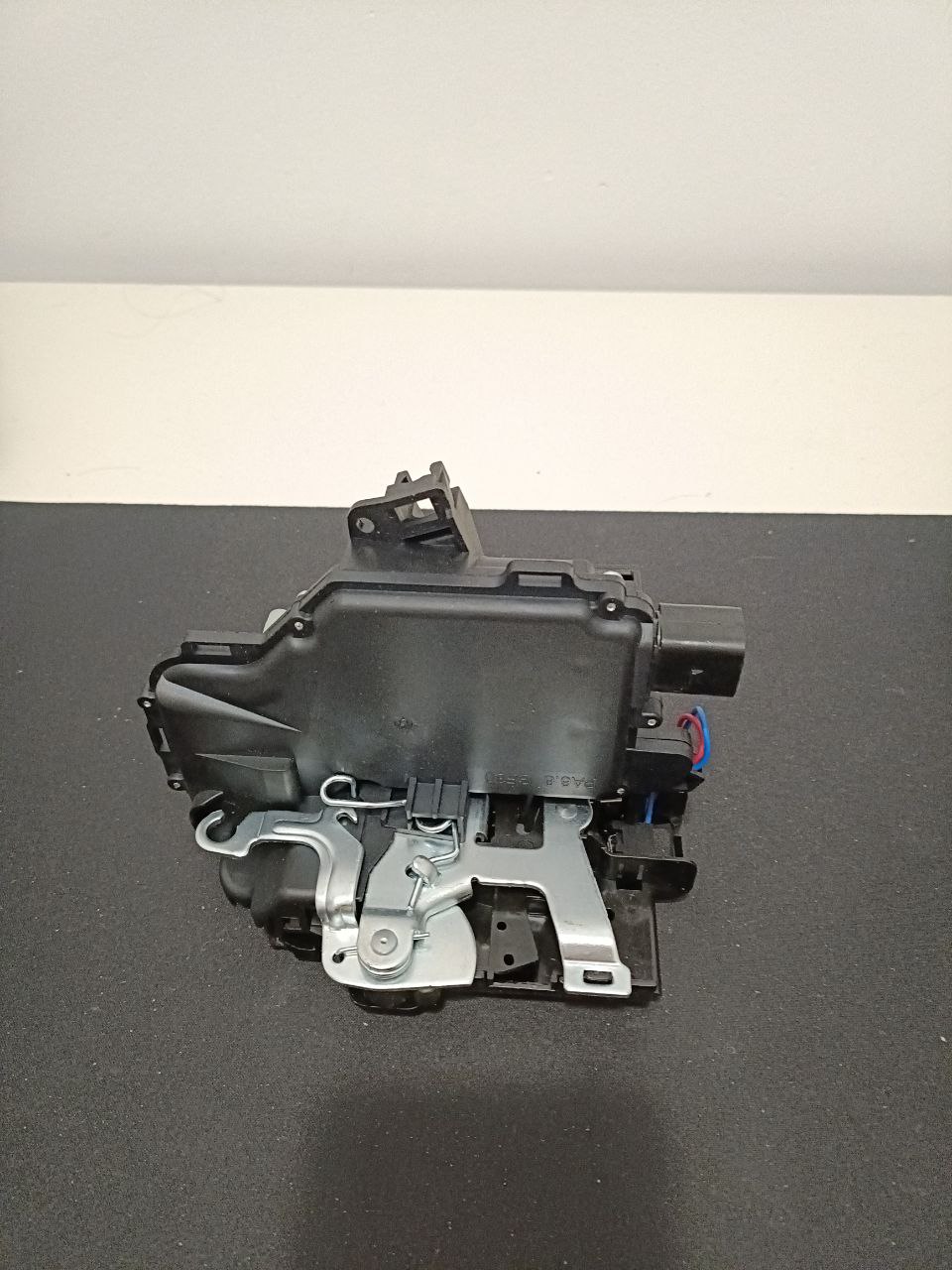 ЗАМОК ДВЕРІ ЗАД ПРАВИЙ VW POLO SKODA FABIA I 3B4839016AG 5J0839016 