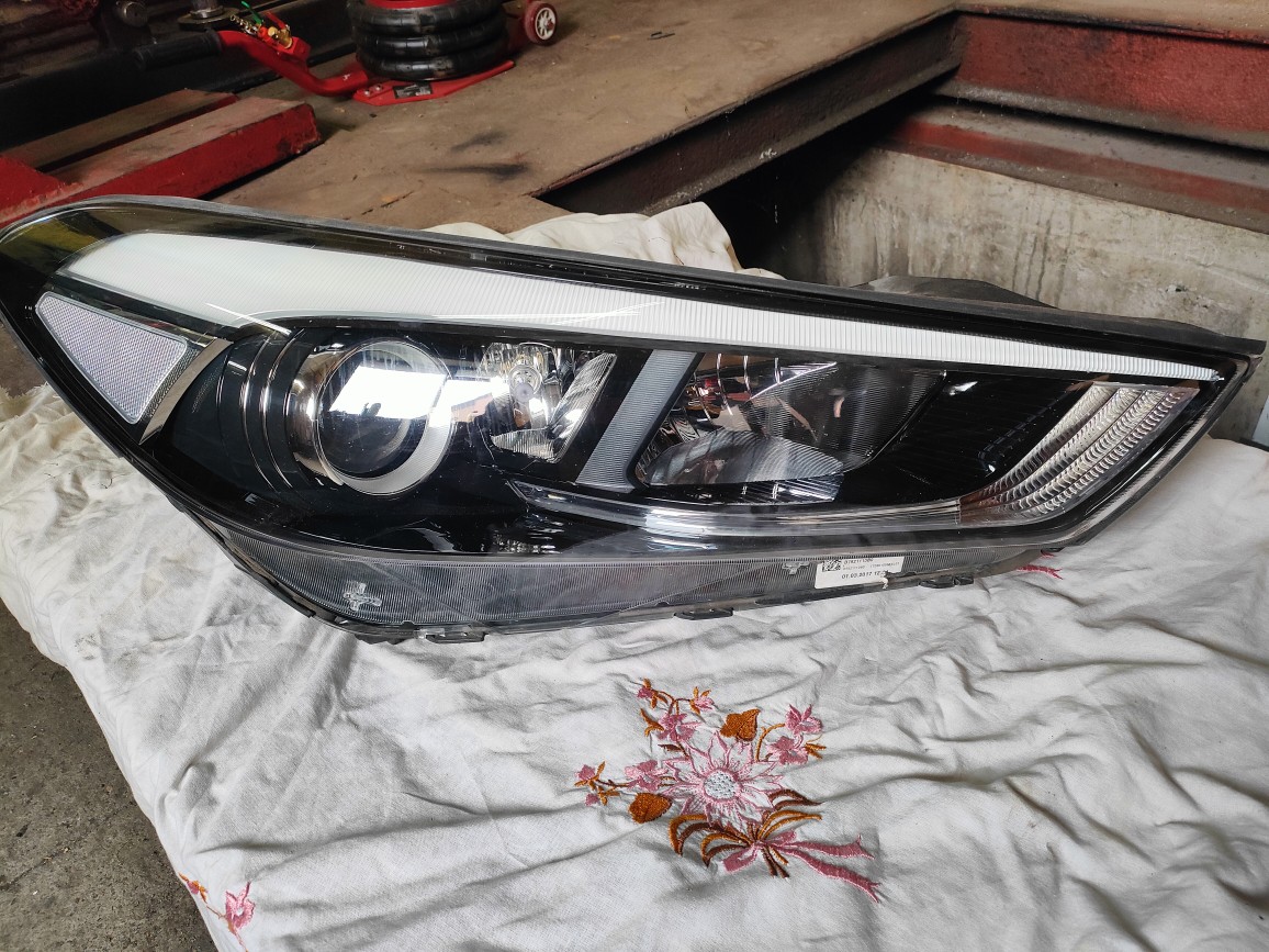 HYUNDAI TUCSON 3 15- ПРАВА ФАРА ПЕРЕДНЯ 92102D7100 