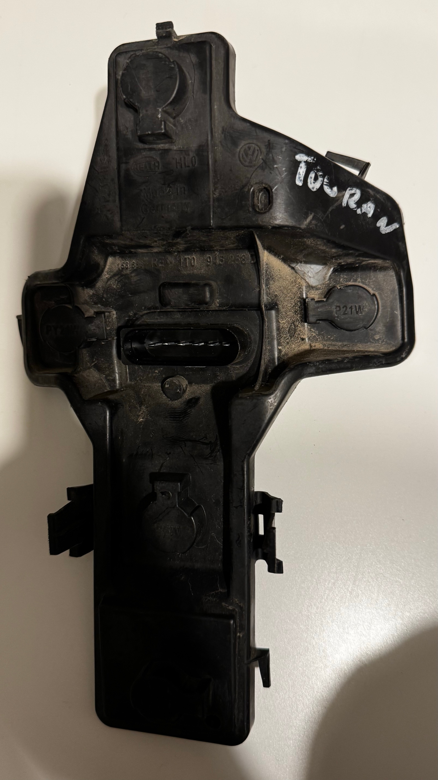 ВКЛАДКА ФАРИ VW TOURAN I ПРАВИЙ ЗАД 1T0945258A 