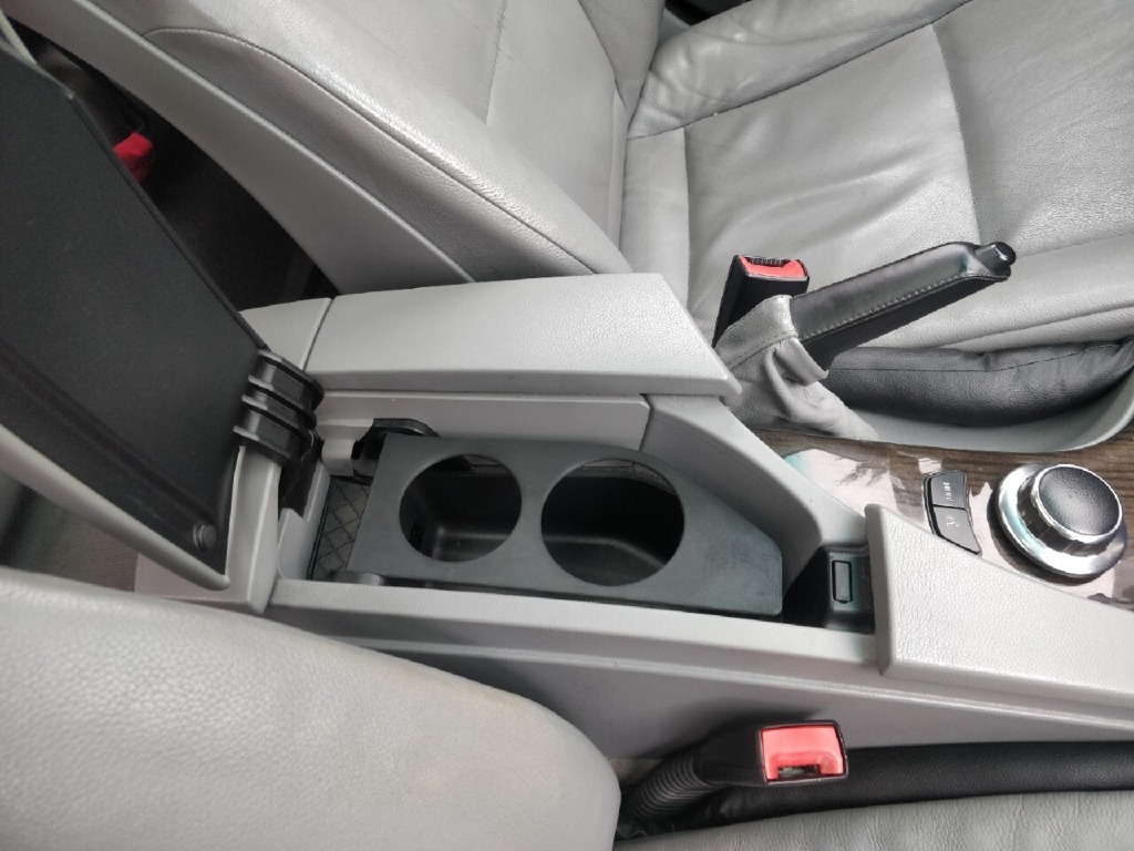 Uchwyt na kubki / cup holder BMW E60/E61 Zagórzany Kup teraz na