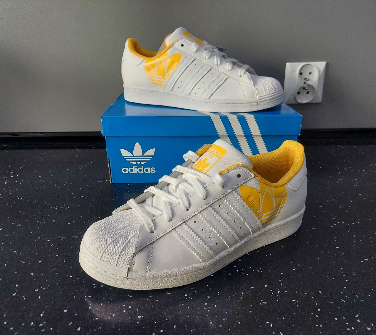Adidas superstar r clearance 39